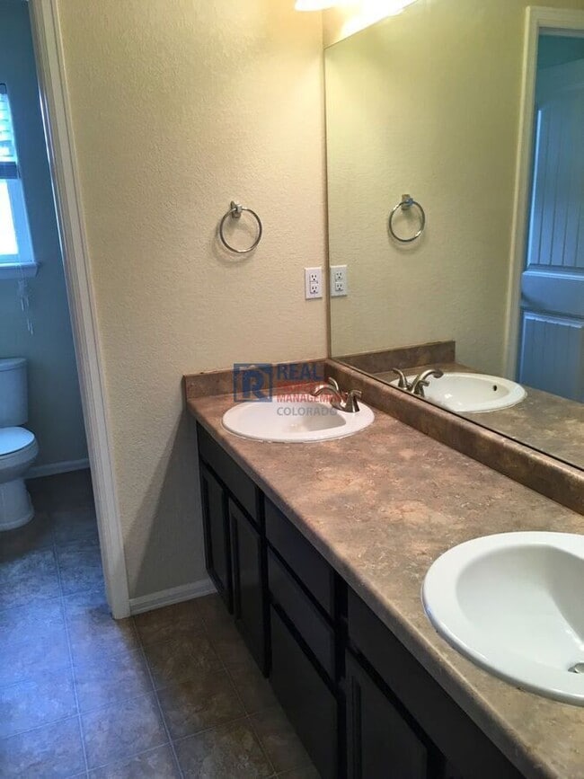 Building Photo - 2360 Sierra Springs Dr