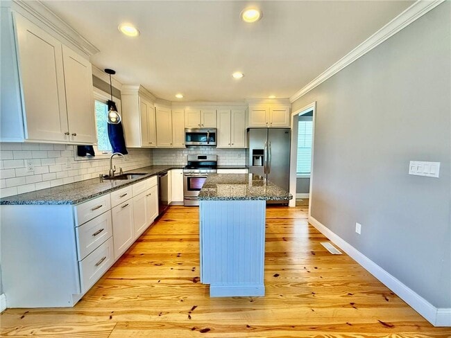 Building Photo - 52 Bedlow Ave