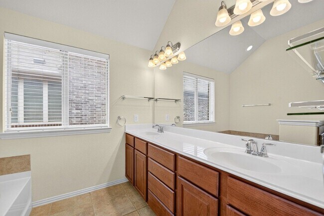 Building Photo - 2668 Costa Mesa Dr