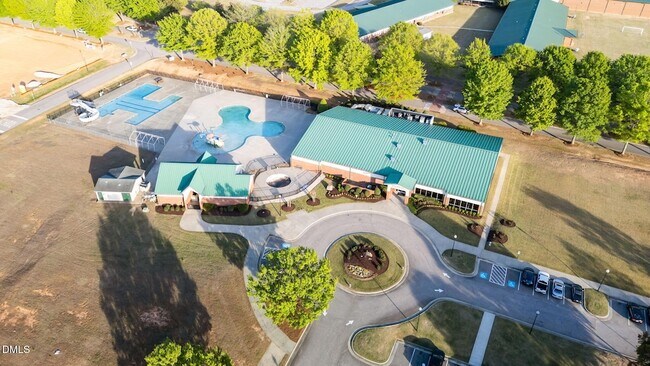 Building Photo - 225 Woodson Dr