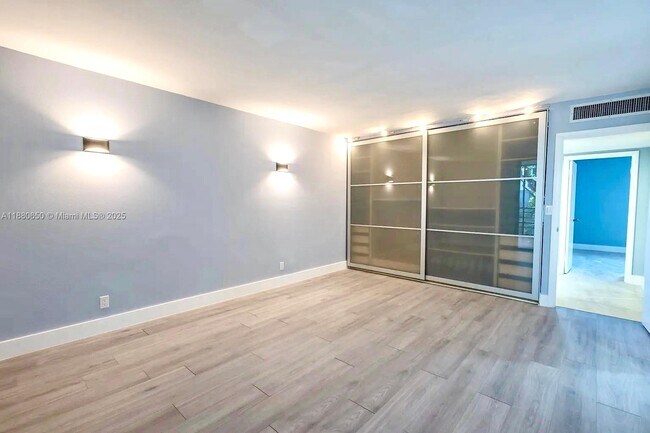 Building Photo - 20350 W Country Club Dr