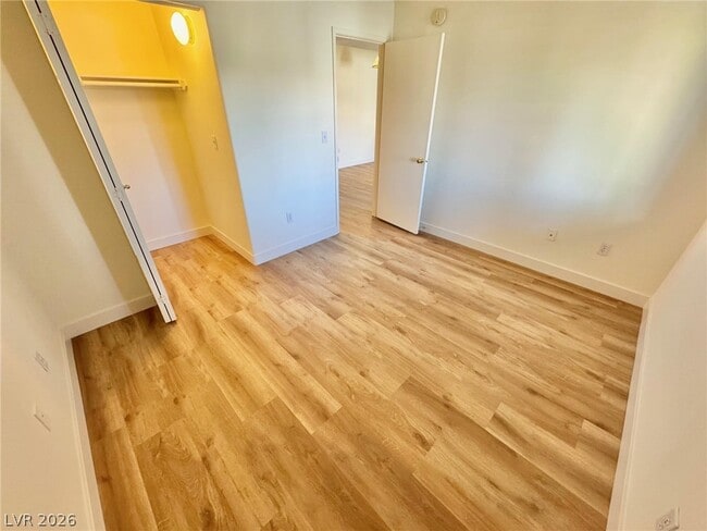 Building Photo - 950 Seven Hills Dr