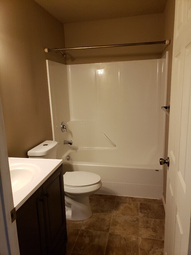 Master Bathroom - 7510 S Fruitvale Rd