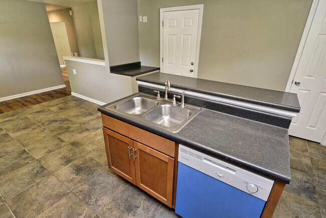 Building Photo - 2635 Netherton Dr