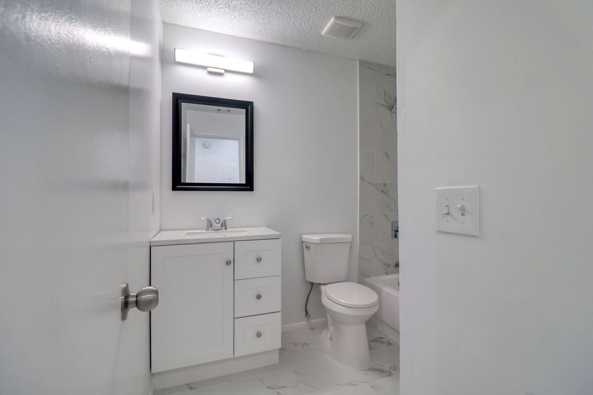 Building Photo - 4004 Cortez Dr