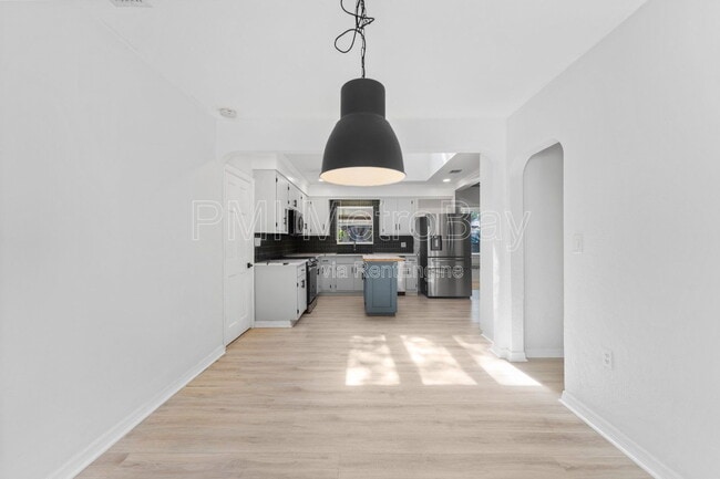 Building Photo - 4939 Woodland Dr