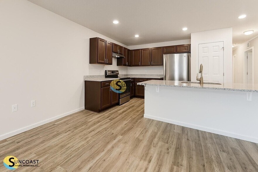 Building Photo - 24 Raintree Pl