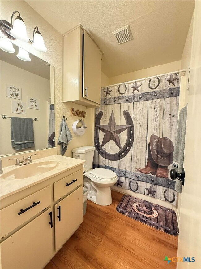 Building Photo - 1008 Circle M Dr