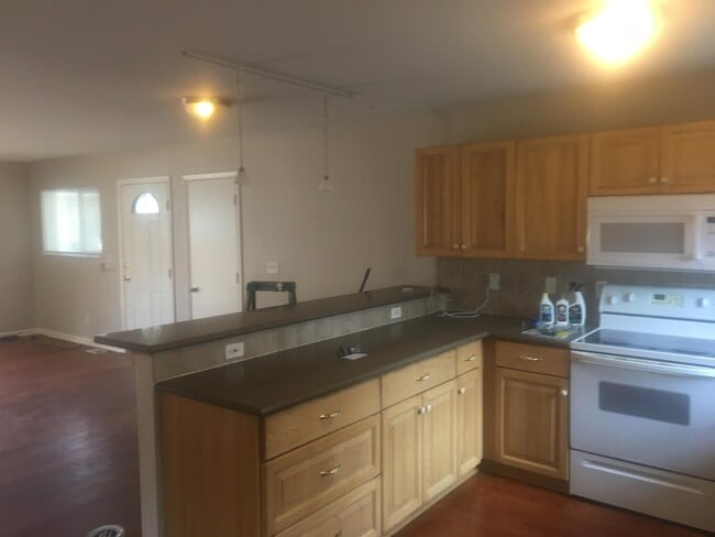 Building Photo - 1437 Roslyn St