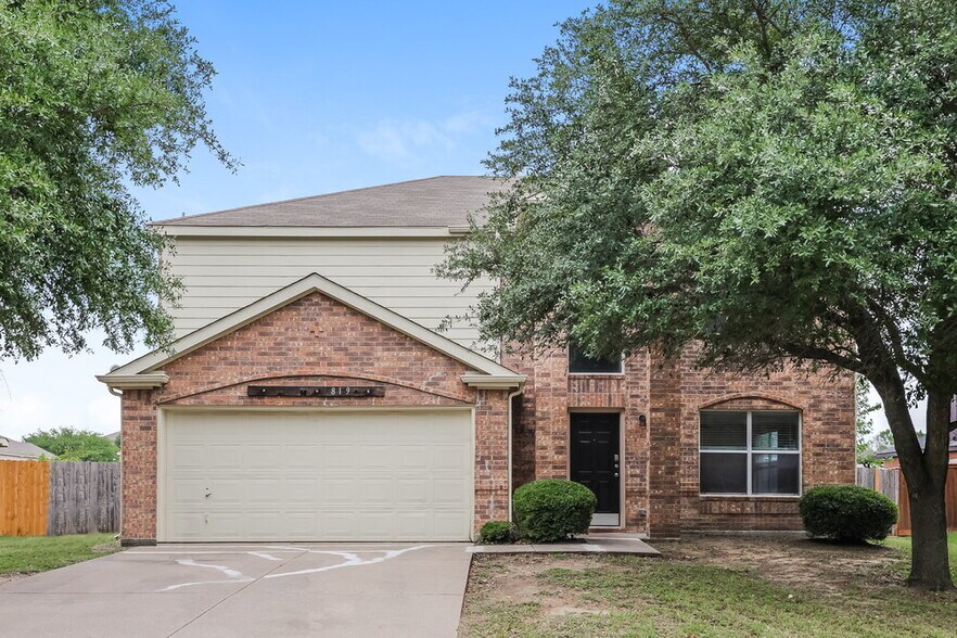 Primary Photo - 819 Creekside Dr