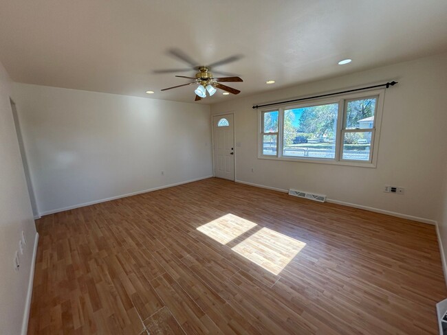 Building Photo - 4 Bedroom 1 Bath House with Detached Garag...