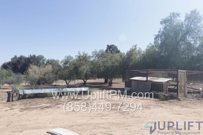 Building Photo - 22845 Vista Ramona Rd
