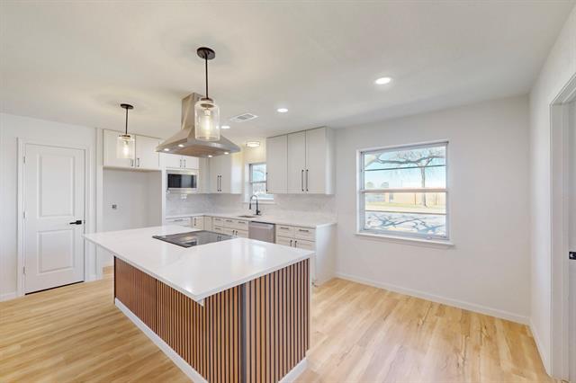 Building Photo - 820 Bedford Ct W