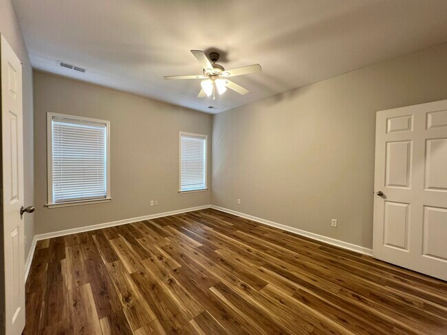 Building Photo - 154 Island Bluff Dr