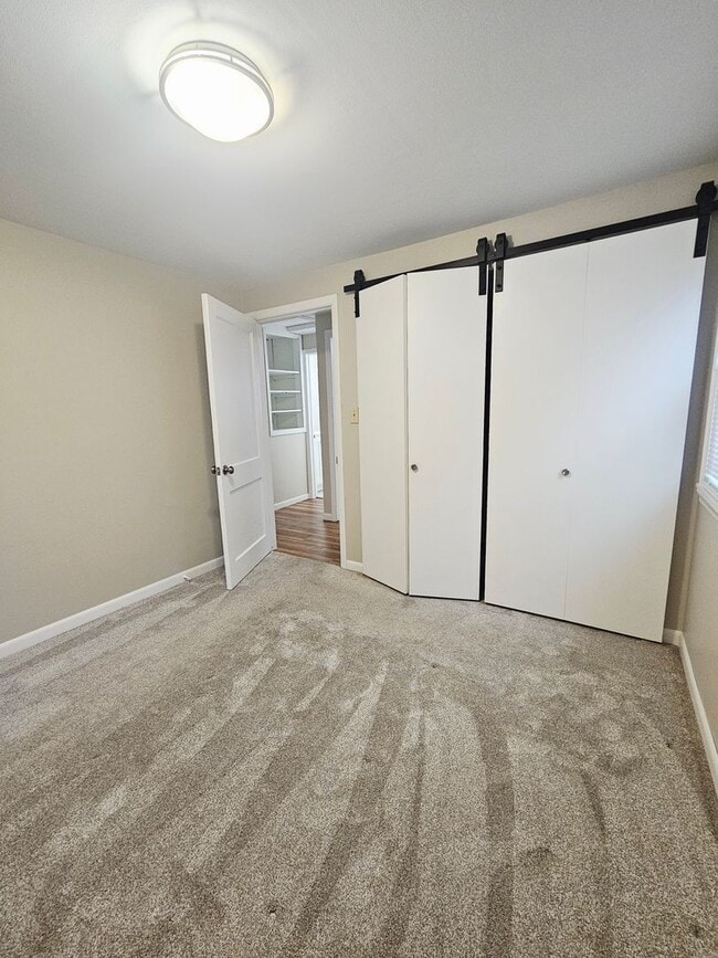 Building Photo - 3 BED | 1 BATH | SINGLE GARAGE | WEST RAPID