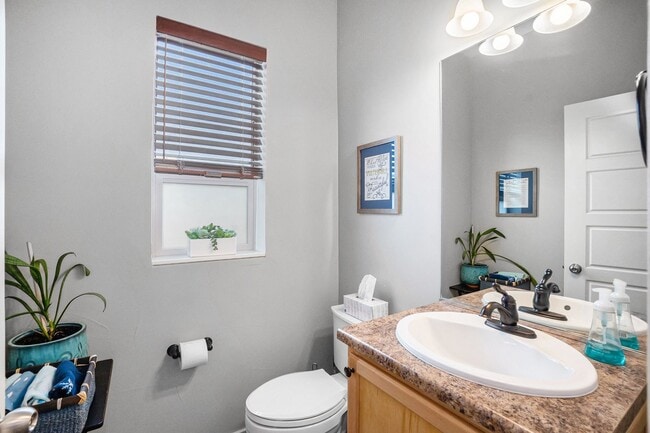 Building Photo - Beautiful Townhouse in Denver's Central Park