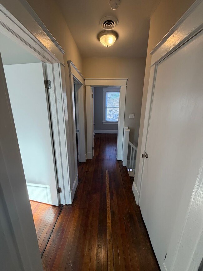 Building Photo - Beautifully Renovated 4bdrm/1.5bth Home Located in Richmond's Northside!!