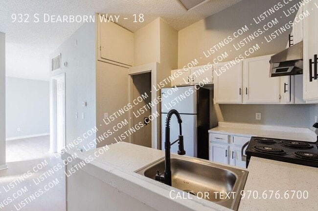 Building Photo - 932 S Dearborn Way