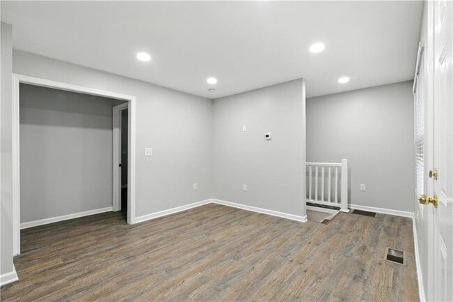 Building Photo - 2343 Carver Dr NW