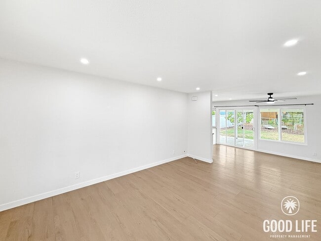 Building Photo - Comfortable 3B/1BA Home in Mira Mesa with Backyard, In-Unit Laundry and Garage