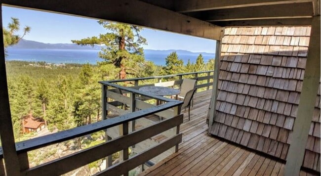 Building Photo - "Million Dollar Views" This home offers br...