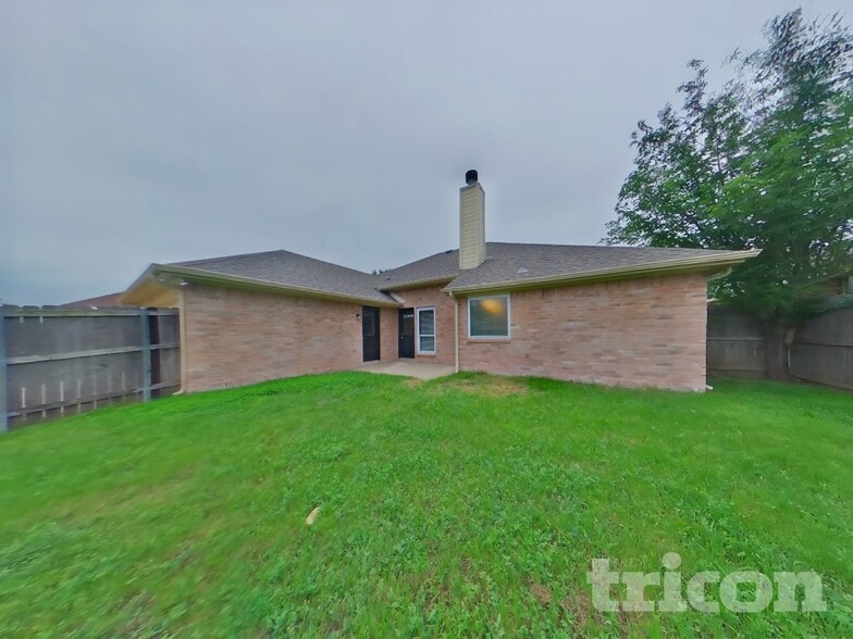 Building Photo - 112 Clover Leaf Ln