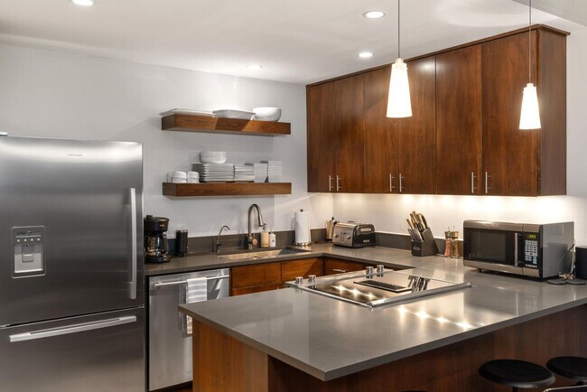 Building Photo - 450 S Pine St