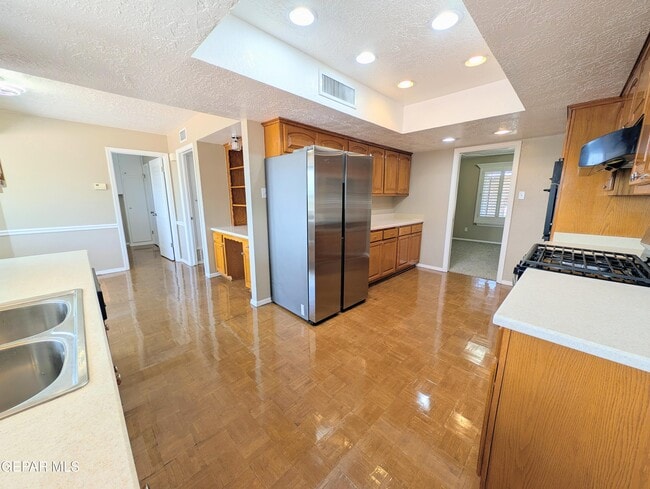 Building Photo - 612 Somerset Dr
