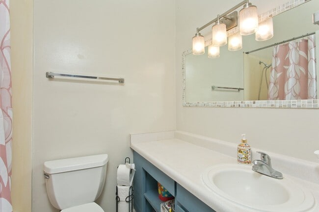 Building Photo - Partly Furnished 3-bedroom, 2.5 bath condo...