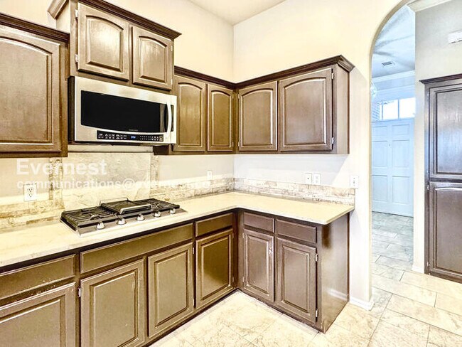 Building Photo - Charming 3-Bed, 2-Bath Home with Fenced Backyard & 2-Car Garage