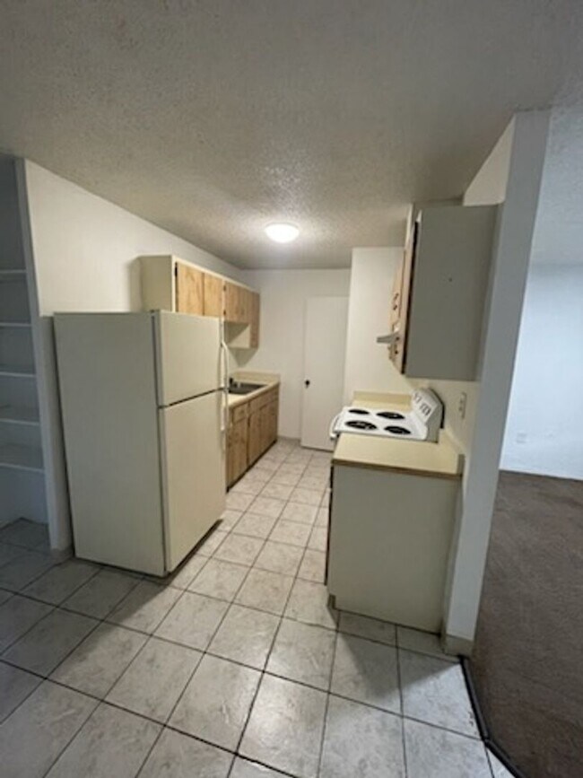 Building Photo - ** 1 Bedroom 1 Bath ** LIMITED TIME SPECIAL **