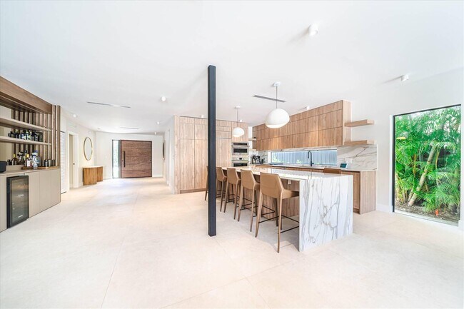 Building Photo - 7610 Bayside Ln