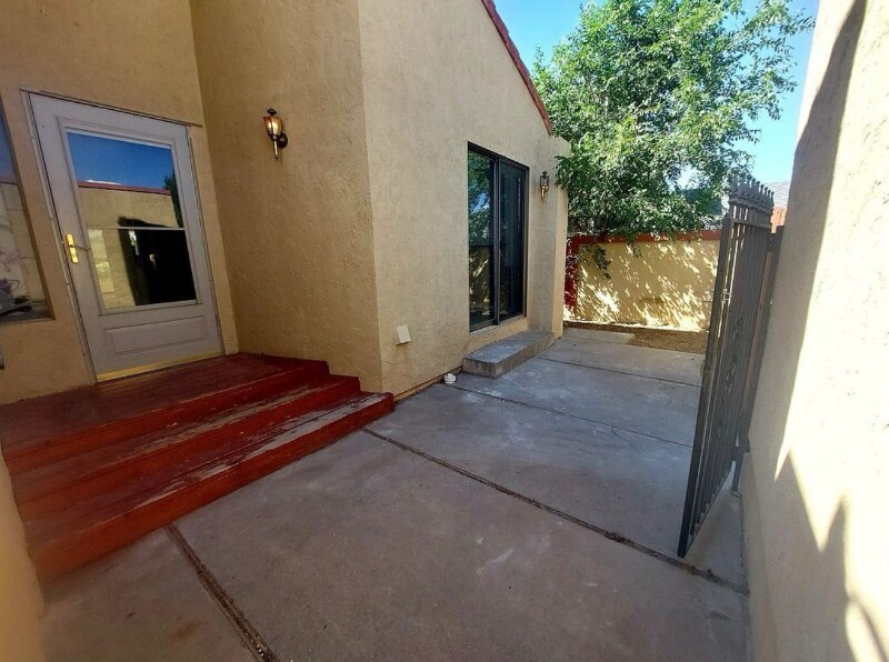 Building Photo - 381 1/2 Ridge View Dr