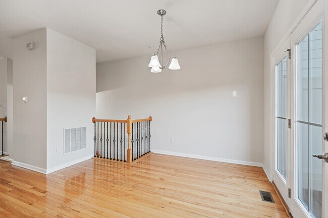 Building Photo - 407 Fairmont Dr