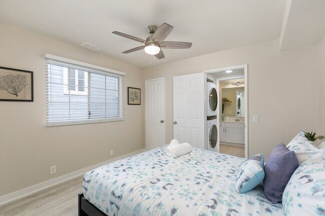 Building Photo - Spacious 3 BD/3 BA Furnished Home Near Mission Beach 9-Month Lease