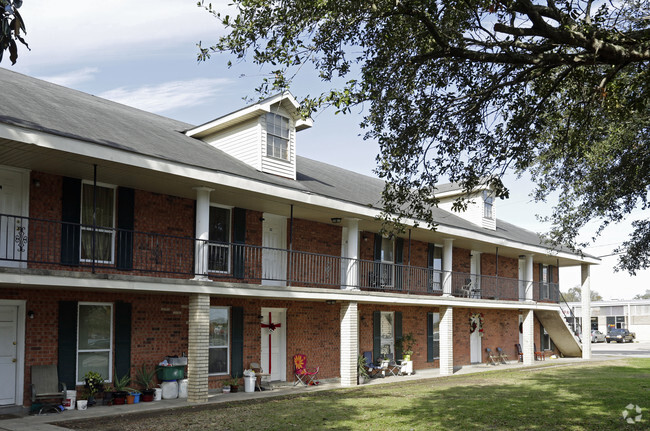 Primary Photo - The Colonial Apartments