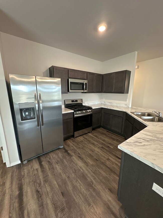 Building Photo - Now Pre-Leasing — Spacious 3 Bed, 2 Bath Home in Park Place!