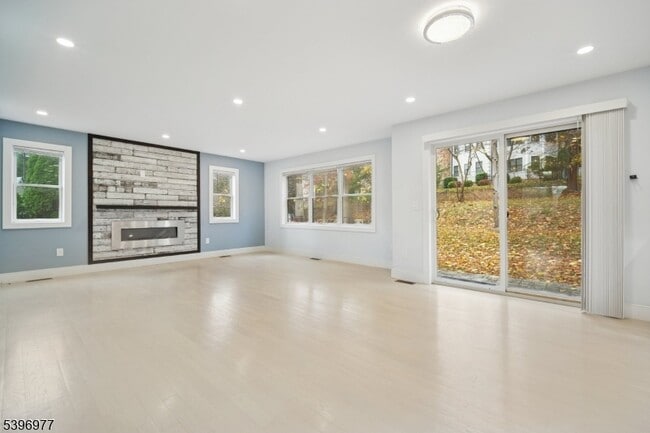 Building Photo - 134 Hillside Ave