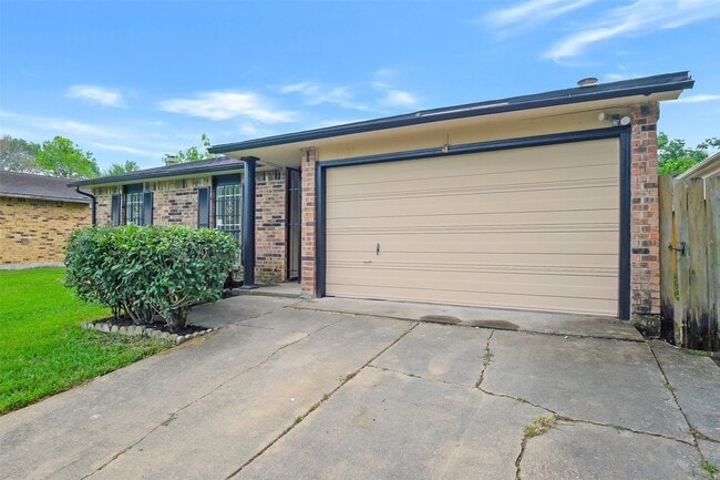 Building Photo - 5007 Ridgecreek Dr