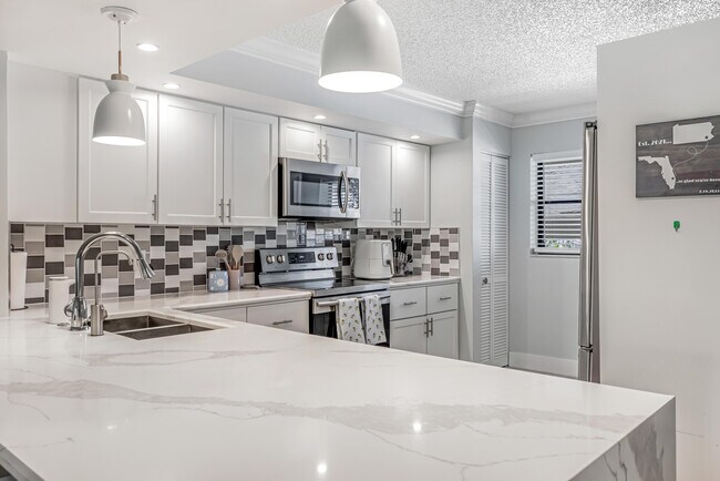 Building Photo - 12926 Briarlake Dr