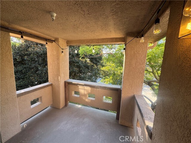 Building Photo - 1046 Calle Del Cerro