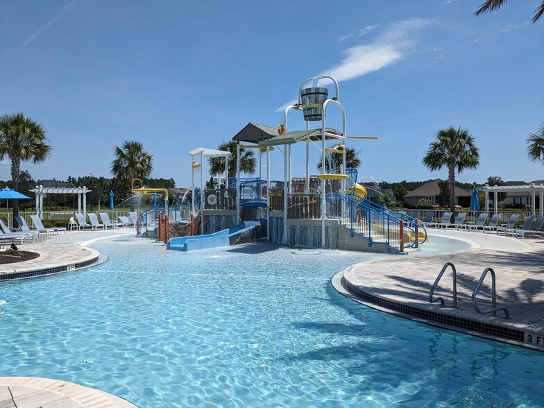 Splash pool - 250 Convex Ln