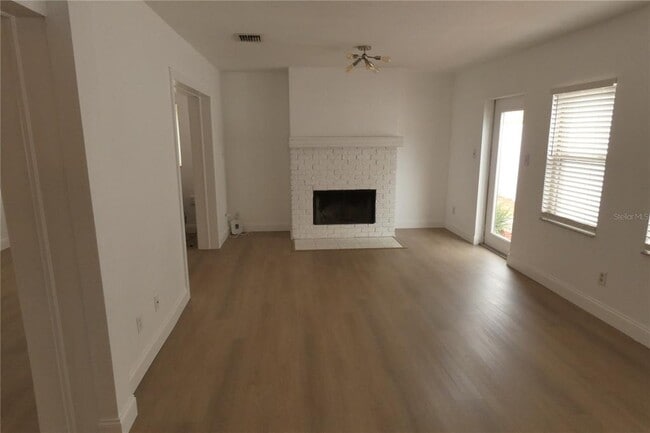 Building Photo - 8468 7th Way N