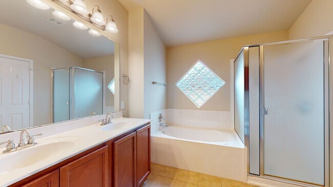 Building Photo - HUGE HOUSE ON A CORNER LOT IN COPPERAS COVE!