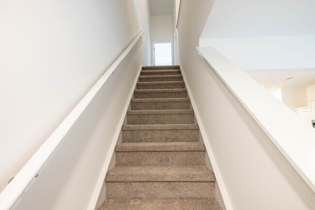 Building Photo - NOVEMBER SPECIAL - 2 Bedroom Townhome in L...