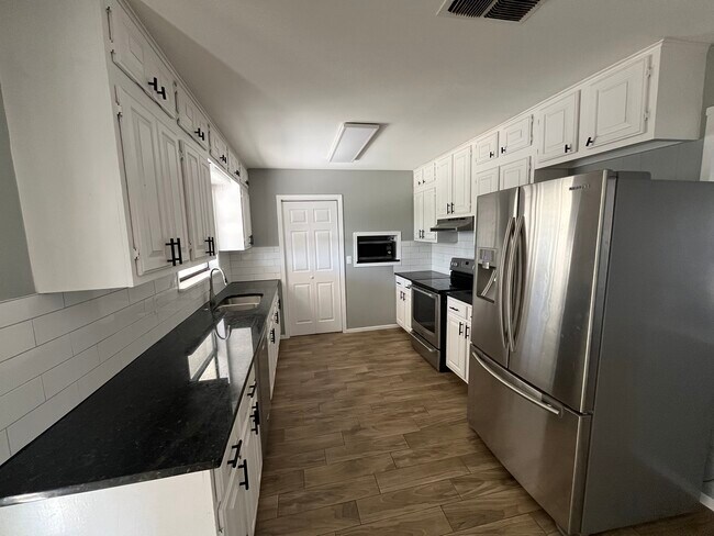 Building Photo - 506 Demya Dr