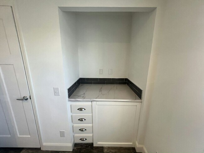 Building Photo - 40 Betty Dr