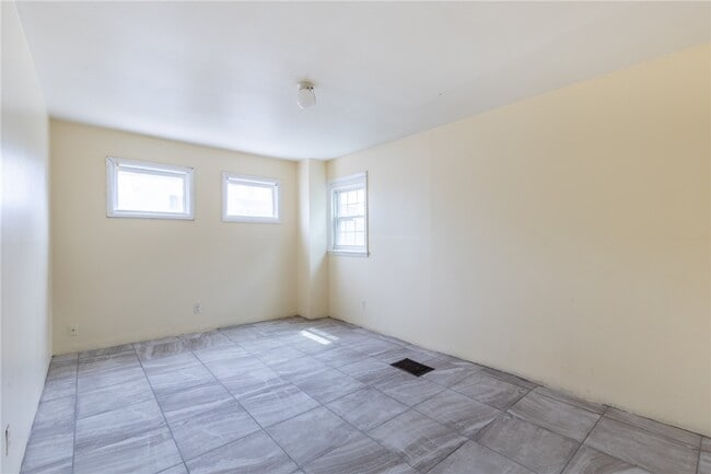 Building Photo - 675 S Clinton Ave