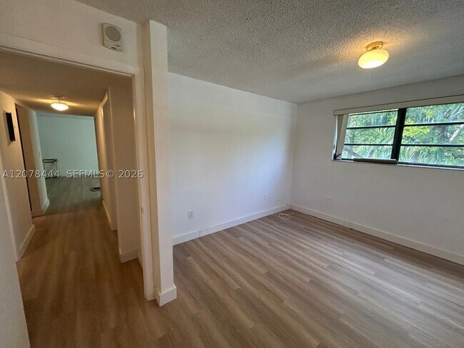 Building Photo - 1673 Bay 405 Bay