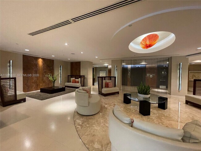 Building Photo - 2555 Collins Ave